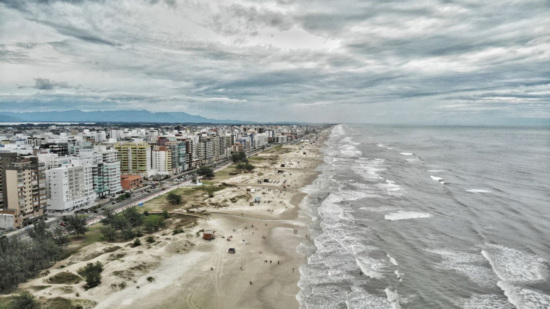 Descubra como realizar o sonho de ter uma casa em Capão Novo com condições especiais da Trindade Imóveis. Seu lar à beira-mar espera por você!