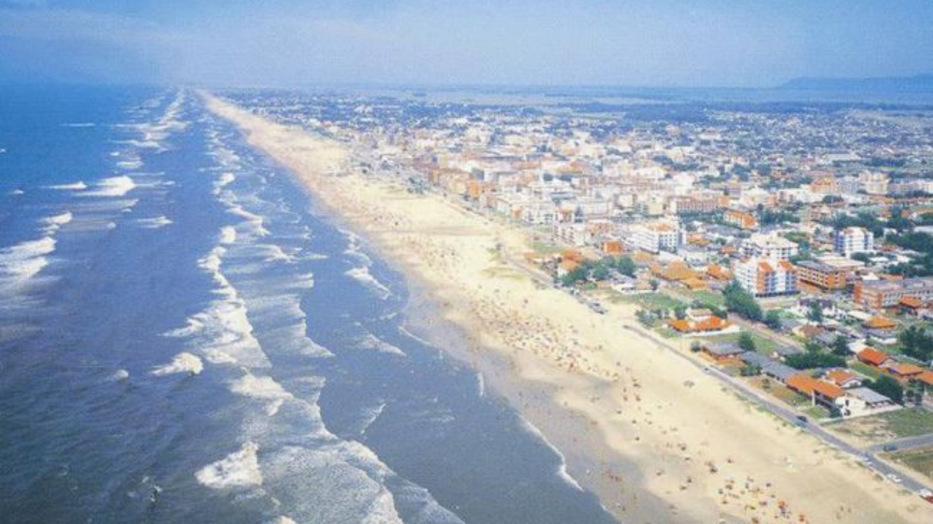 Descubra como comprar um apartamento barato em Capão da Canoa e invista em um estilo de vida repleto de conforto e lazer à beira-mar.